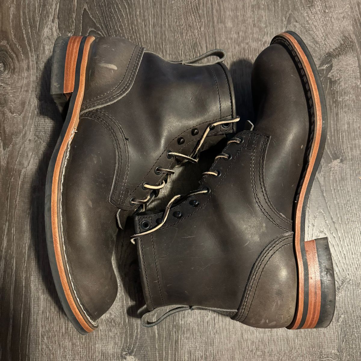 Photo by jayson_da_ruler on November 2, 2023 of the Nicks Falcon in Horween Charcoal Cypress.