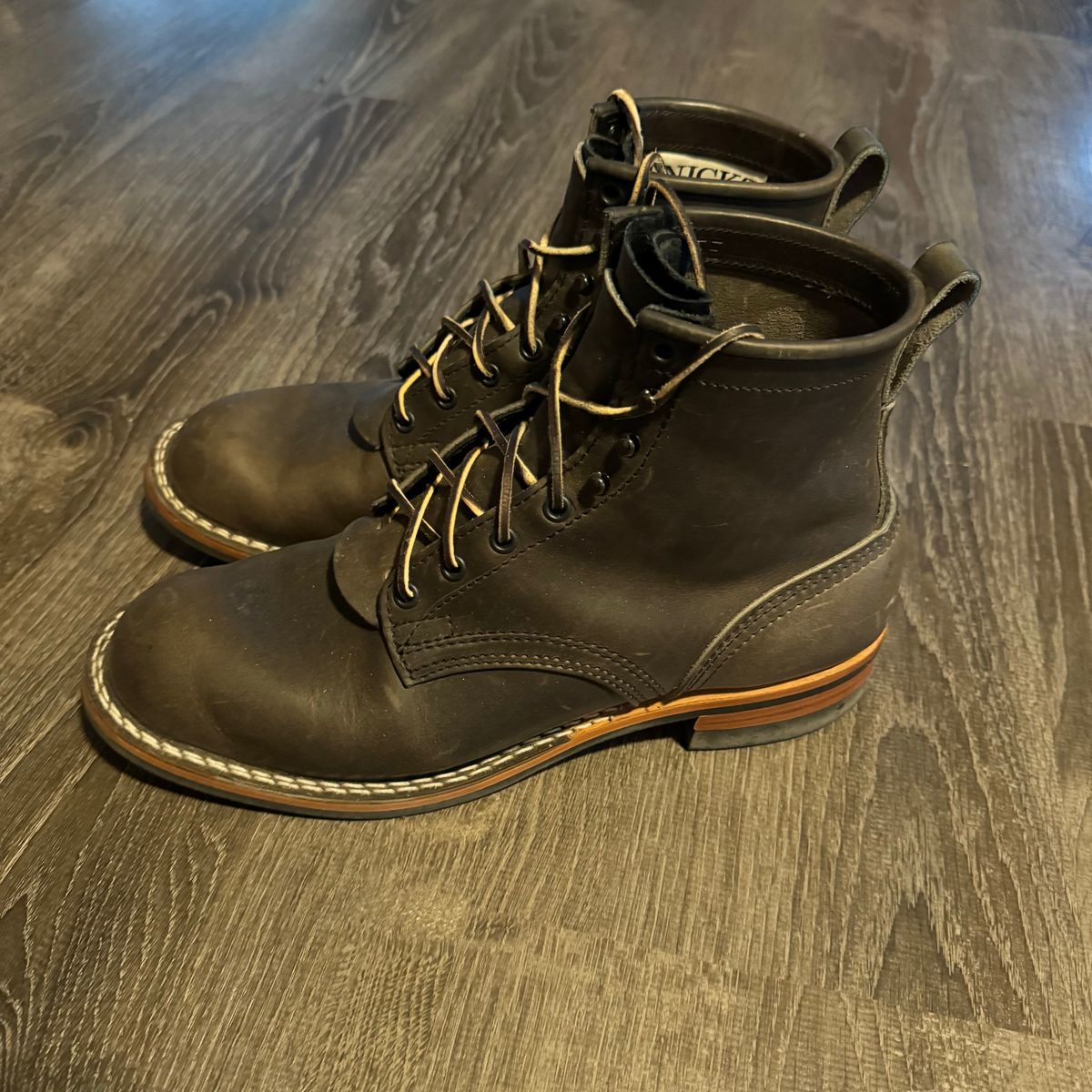 Photo by jayson_da_ruler on November 2, 2023 of the Nicks Falcon in Horween Charcoal Cypress.