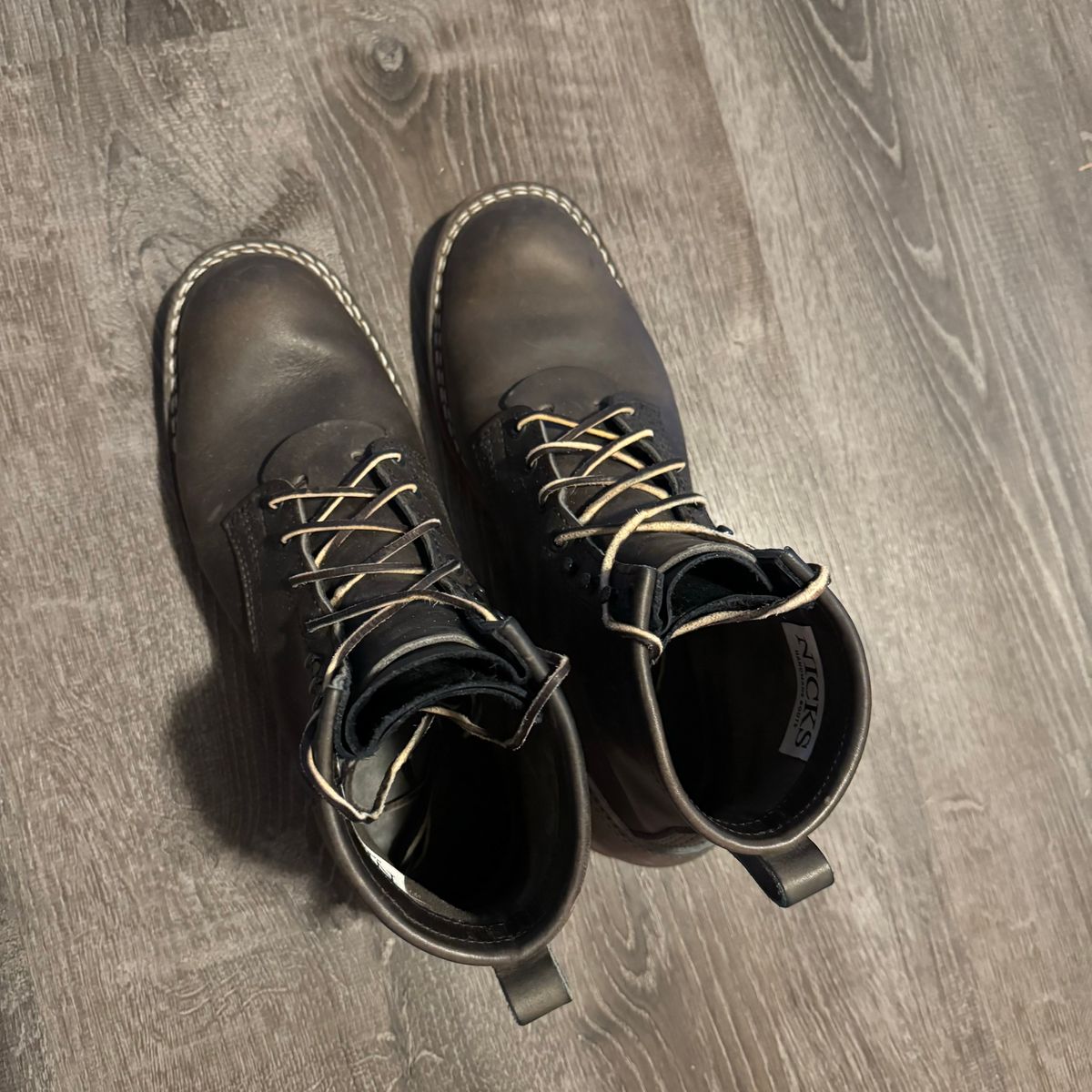 Photo by jayson_da_ruler on November 2, 2023 of the Nicks Falcon in Horween Charcoal Cypress.