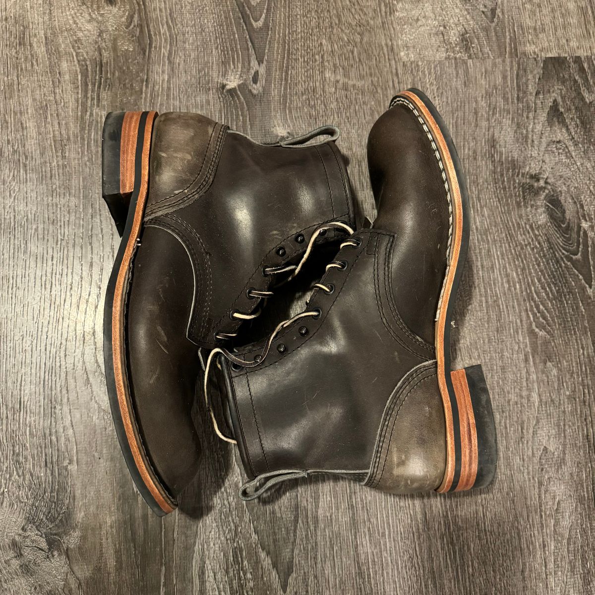 Photo by jayson_da_ruler on January 4, 2024 of the Nicks Falcon in Horween Charcoal Cypress.