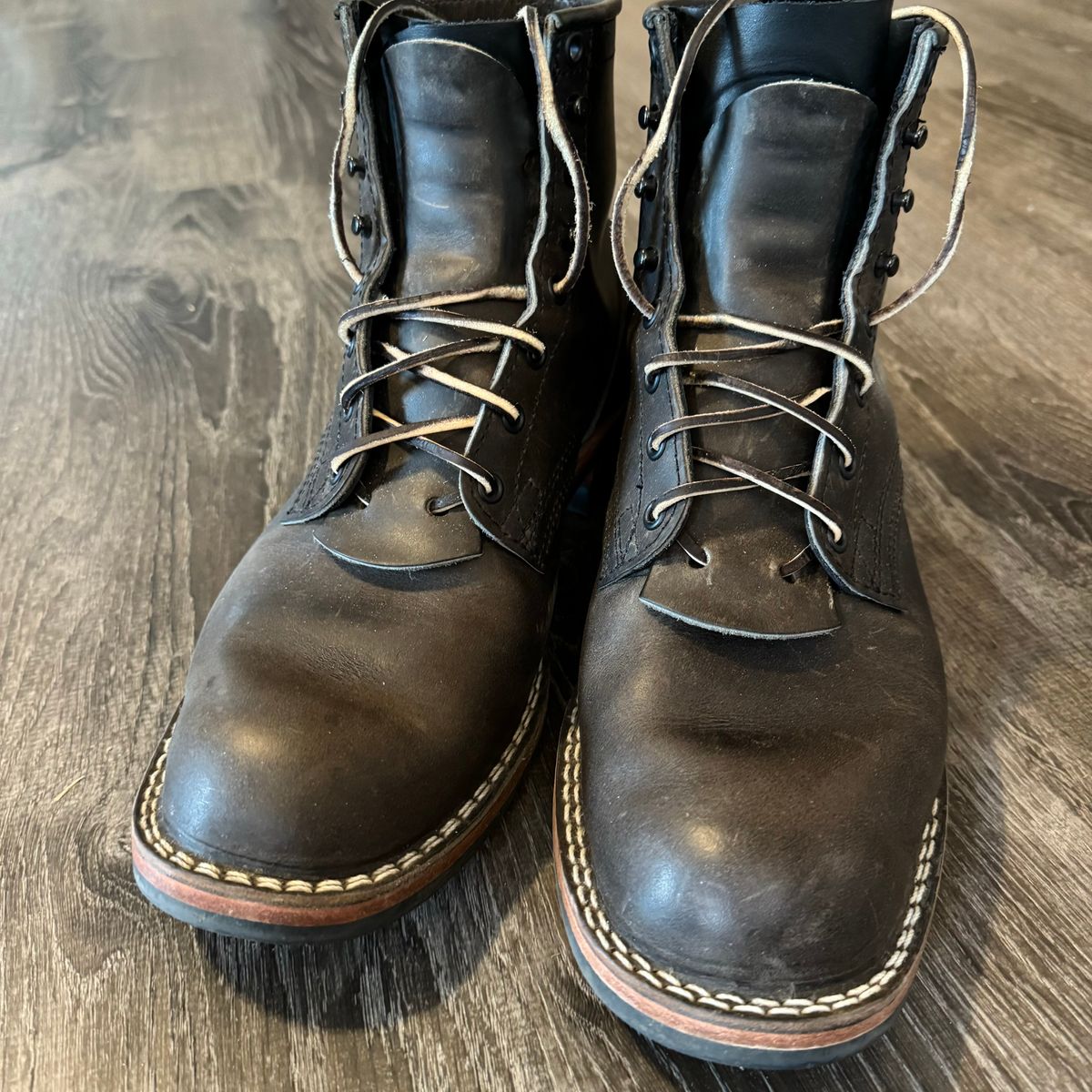 Photo by jayson_da_ruler on February 4, 2024 of the Nicks Falcon in Horween Charcoal Cypress.