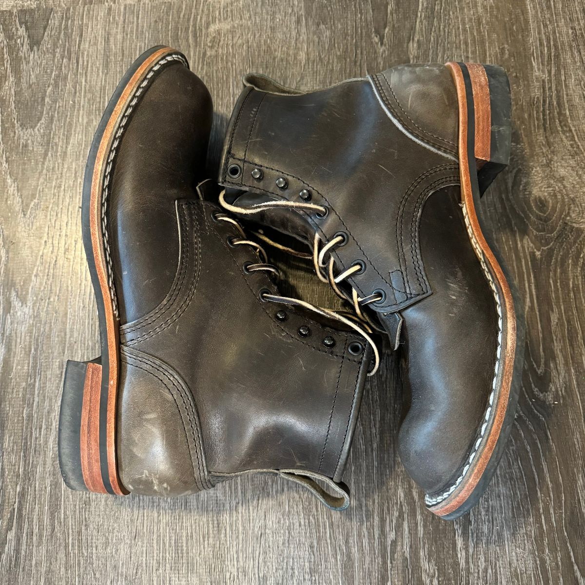 Photo by jayson_da_ruler on February 4, 2024 of the Nicks Falcon in Horween Charcoal Cypress.