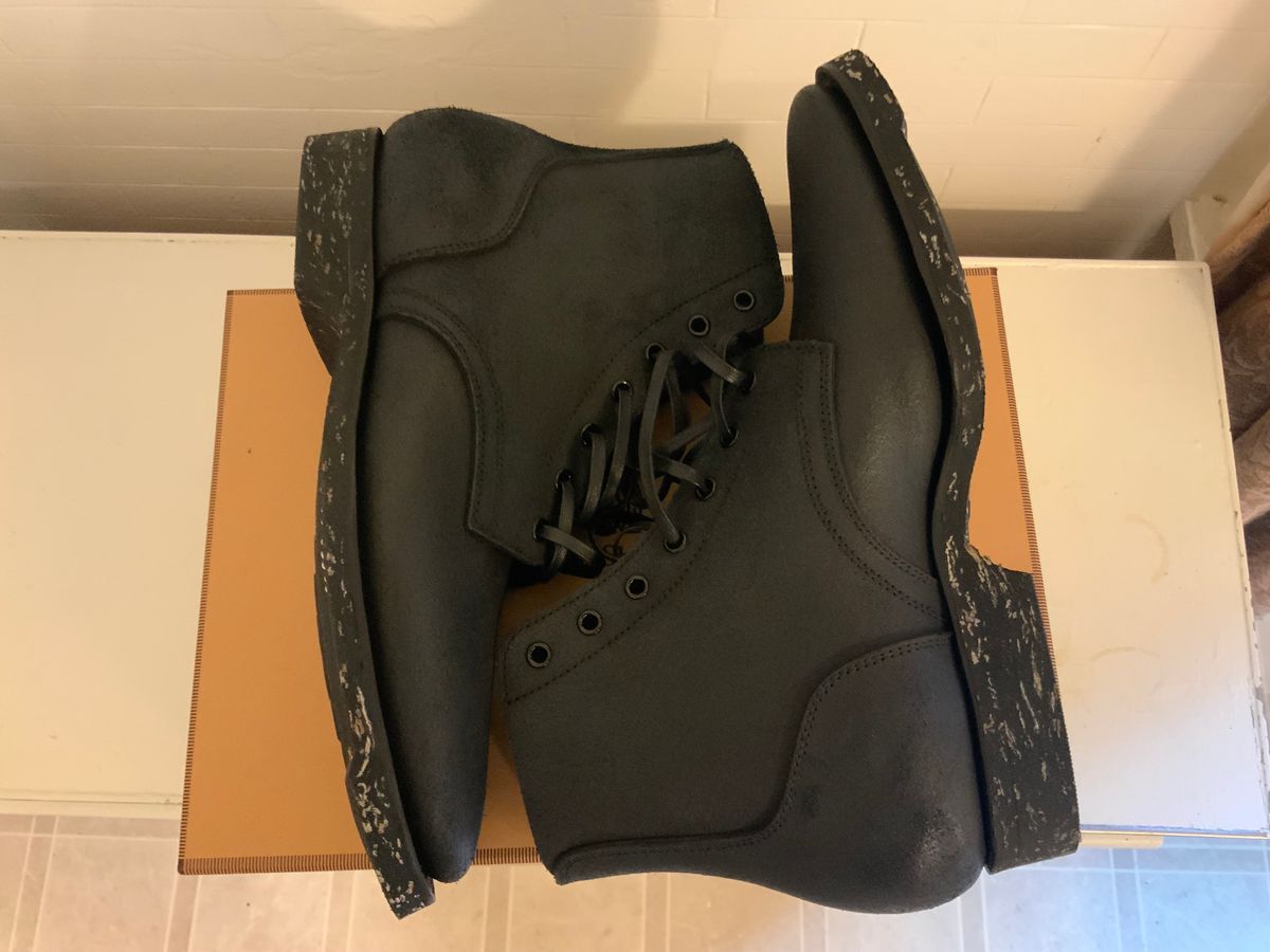 Photo by cozzie on November 1, 2024 of the Clinch Yeager Boots in Gustave Roughout Wax Pressed Black.