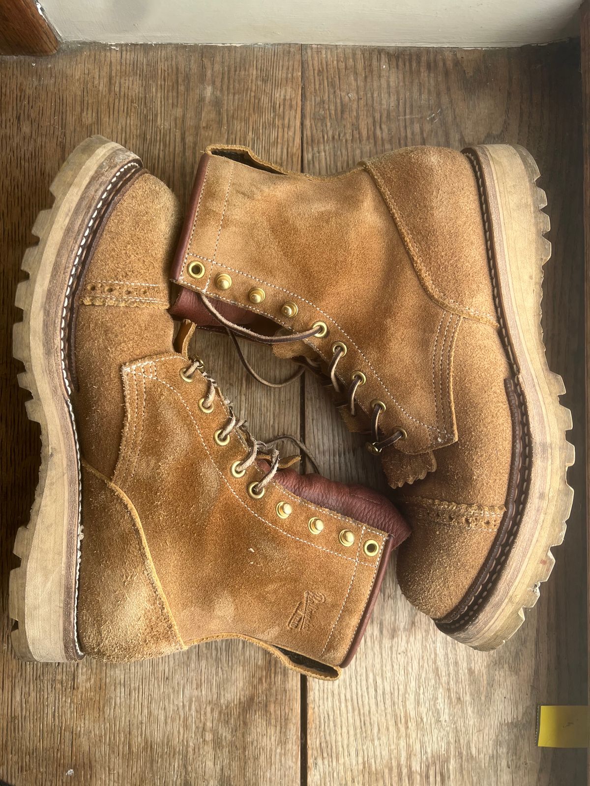 Photo by cozzie on November 3, 2023 of the Rolling Dub Trio Forester II Boot in Nakamura Sennosuke Shoten Dark Beige Suede.