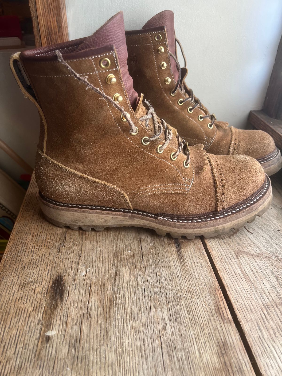 Photo by cozzie on November 3, 2023 of the Rolling Dub Trio Forester II Boot in Nakamura Sennosuke Shoten Dark Beige Suede.