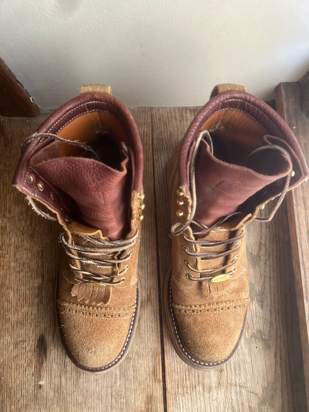 Photo by cozzie on November 3, 2023 of the Rolling Dub Trio Forester II Boot in Nakamura Sennosuke Shoten Dark Beige Suede.