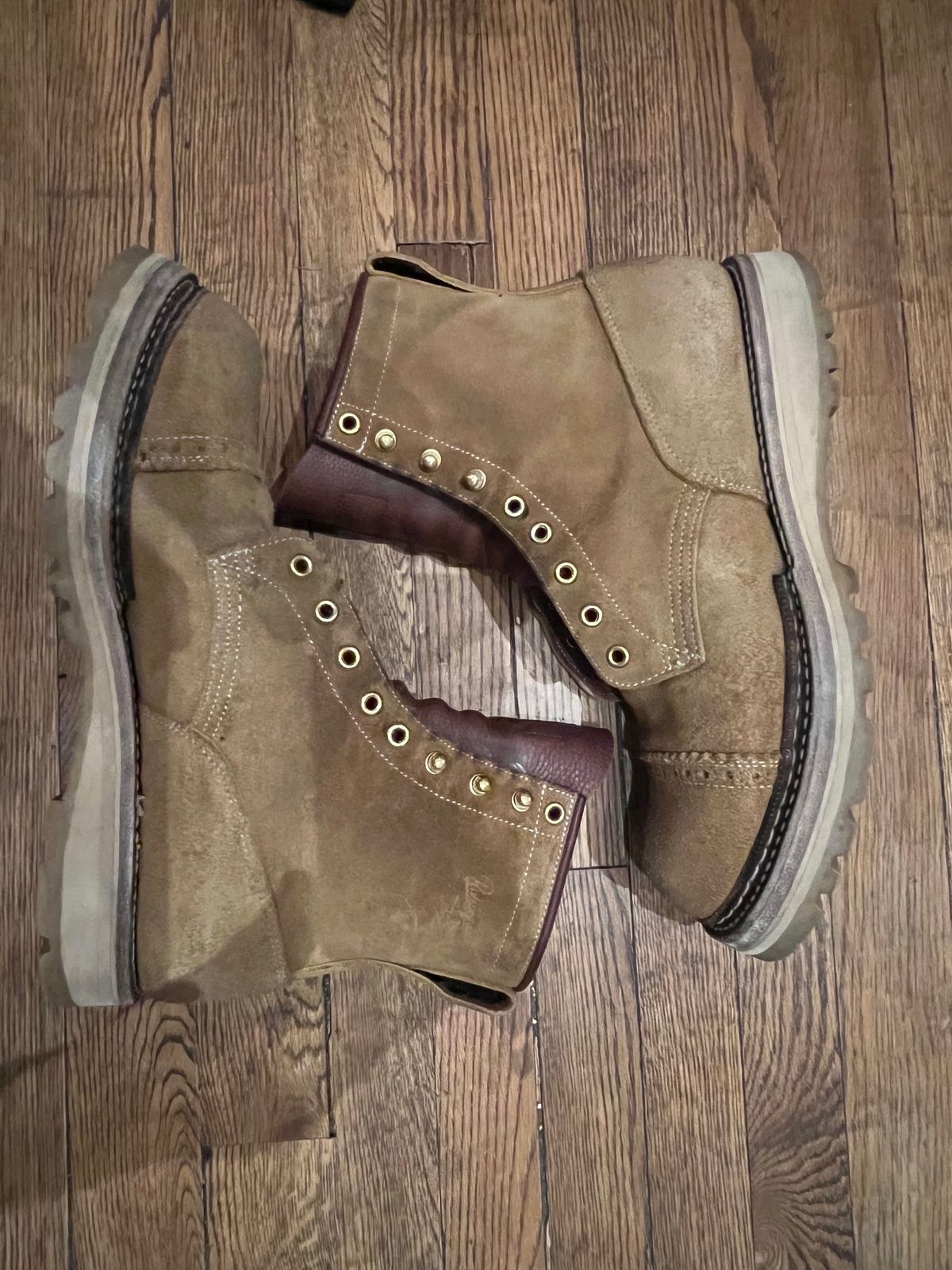 Photo by cozzie on December 6, 2023 of the Rolling Dub Trio Forester II Boot in Nakamura Sennosuke Shoten Dark Beige Suede.