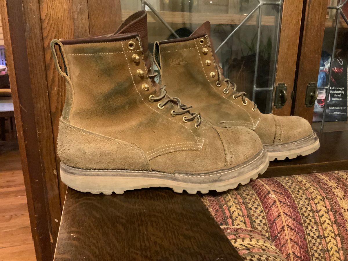 Photo by cozzie on February 6, 2024 of the Rolling Dub Trio Forester II Boot in Nakamura Sennosuke Shoten Dark Beige Suede.