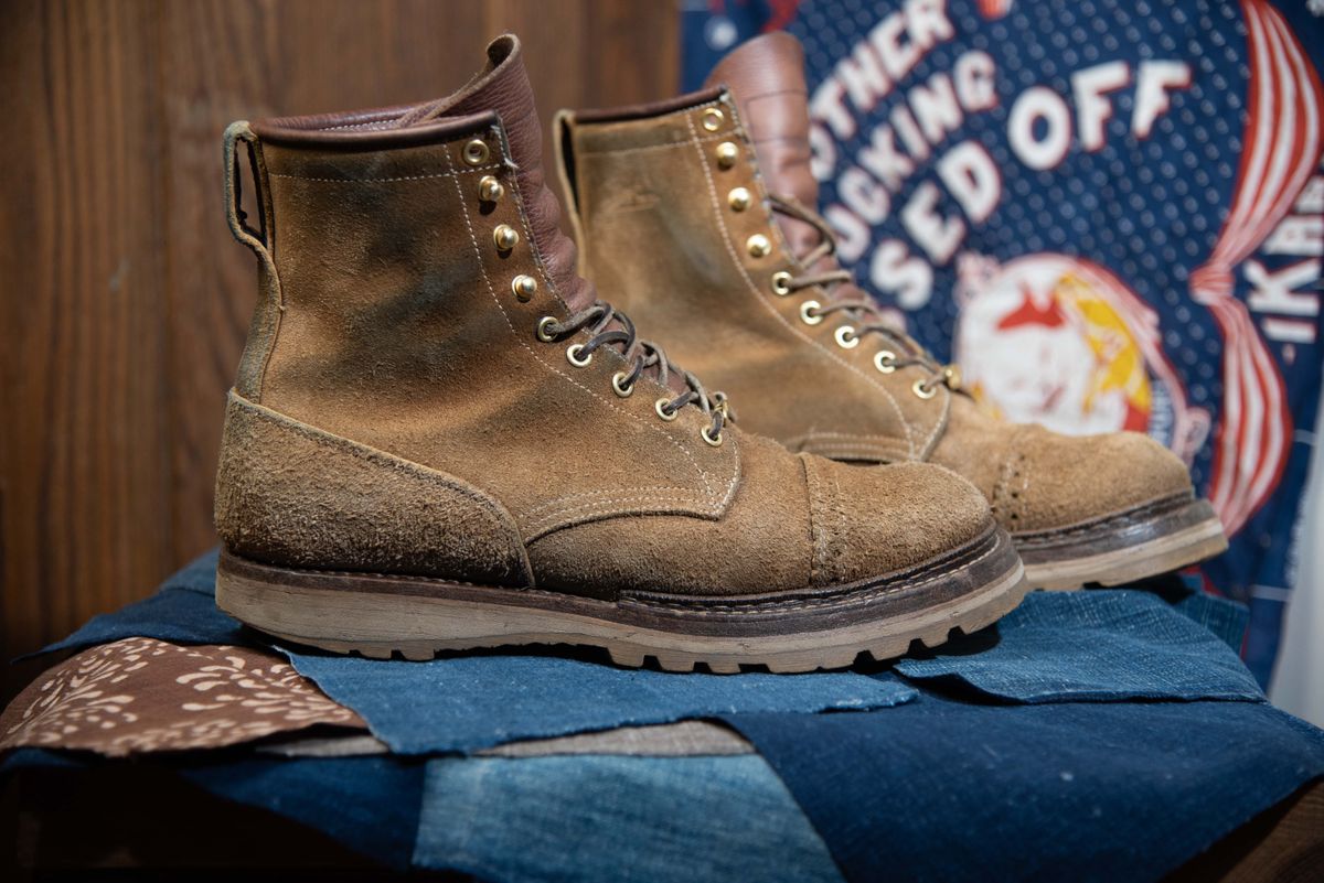 Photo by cozzie on April 6, 2024 of the Rolling Dub Trio Forester II Boot in Nakamura Sennosuke Shoten Dark Beige Suede.