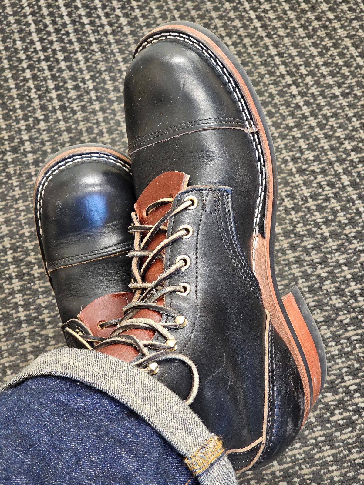 Photo by 1peter3 on December 4, 2023 of the Nicks Robert in Horween Black Chromexcel.