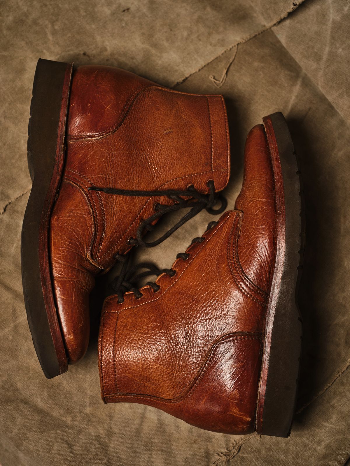 Photo by Chickenman on November 4, 2022 of the Anastazi Service Boot in Whiskey Veg-Tanned Calfskin.
