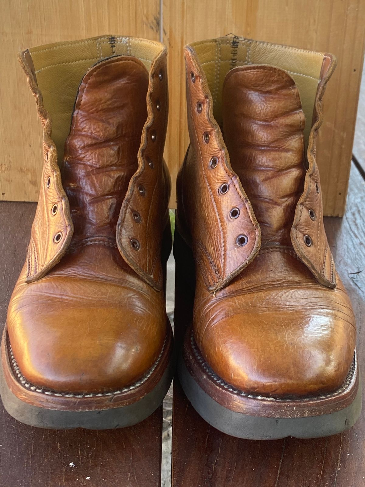 Photo by Chickenman on December 5, 2022 of the Anastazi Service Boot in Whiskey Veg-Tanned Calfskin.