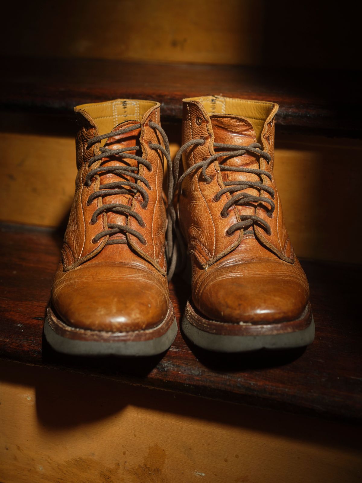 Photo by Chickenman on March 4, 2023 of the Anastazi Service Boot in Whiskey Veg-Tanned Calfskin.