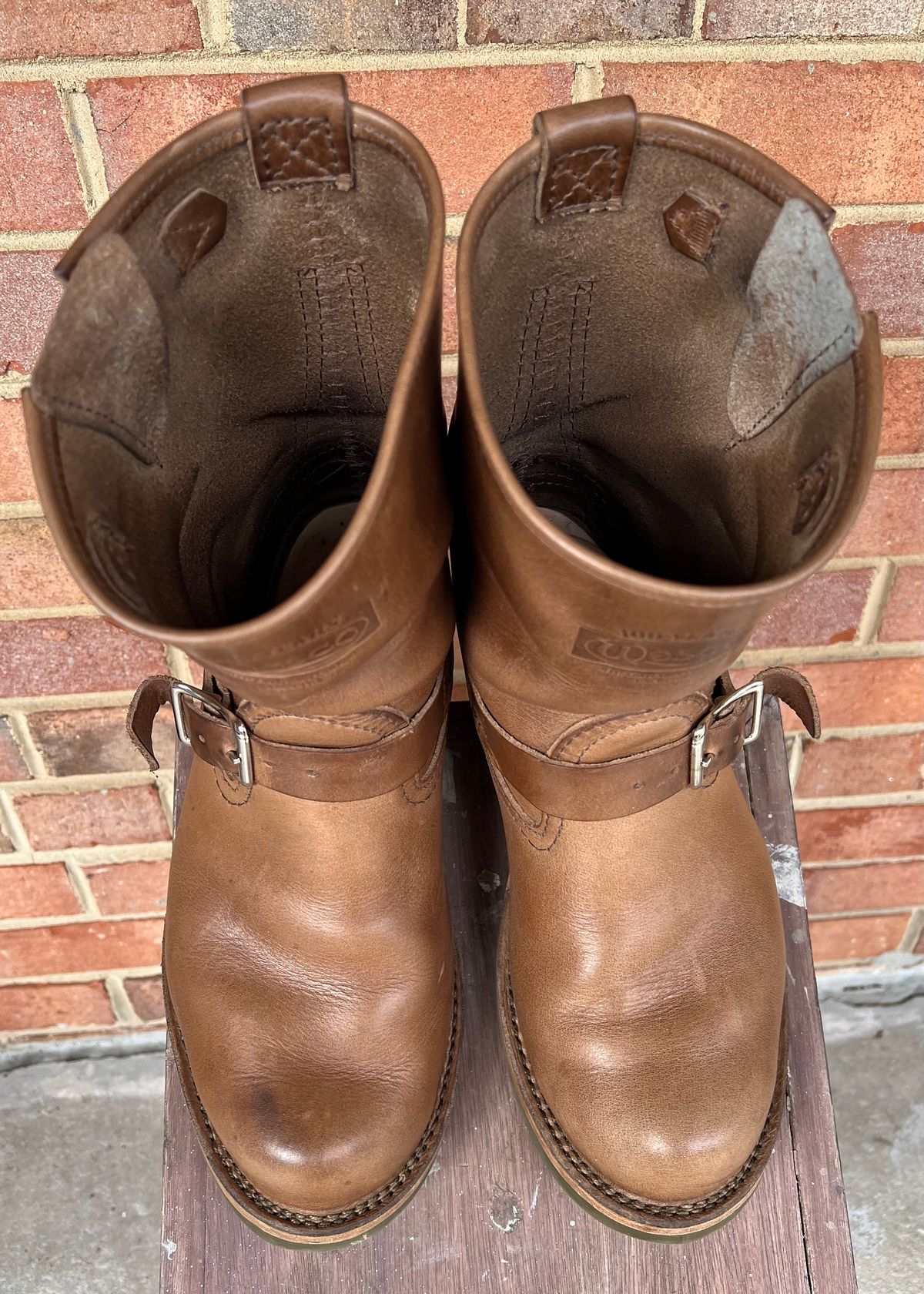 Photo by PonyTetrich on December 1, 2024 of the Wesco Boss Engineer Boot in Horween Natural Chromexcel.