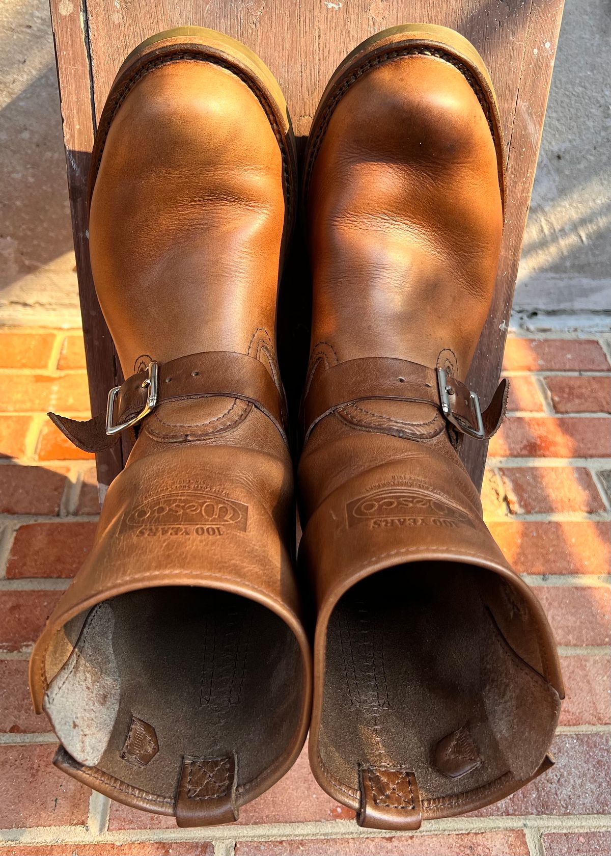 Photo by PonyTetrich on January 2, 2025 of the Wesco Boss Engineer Boot in Horween Natural Chromexcel.