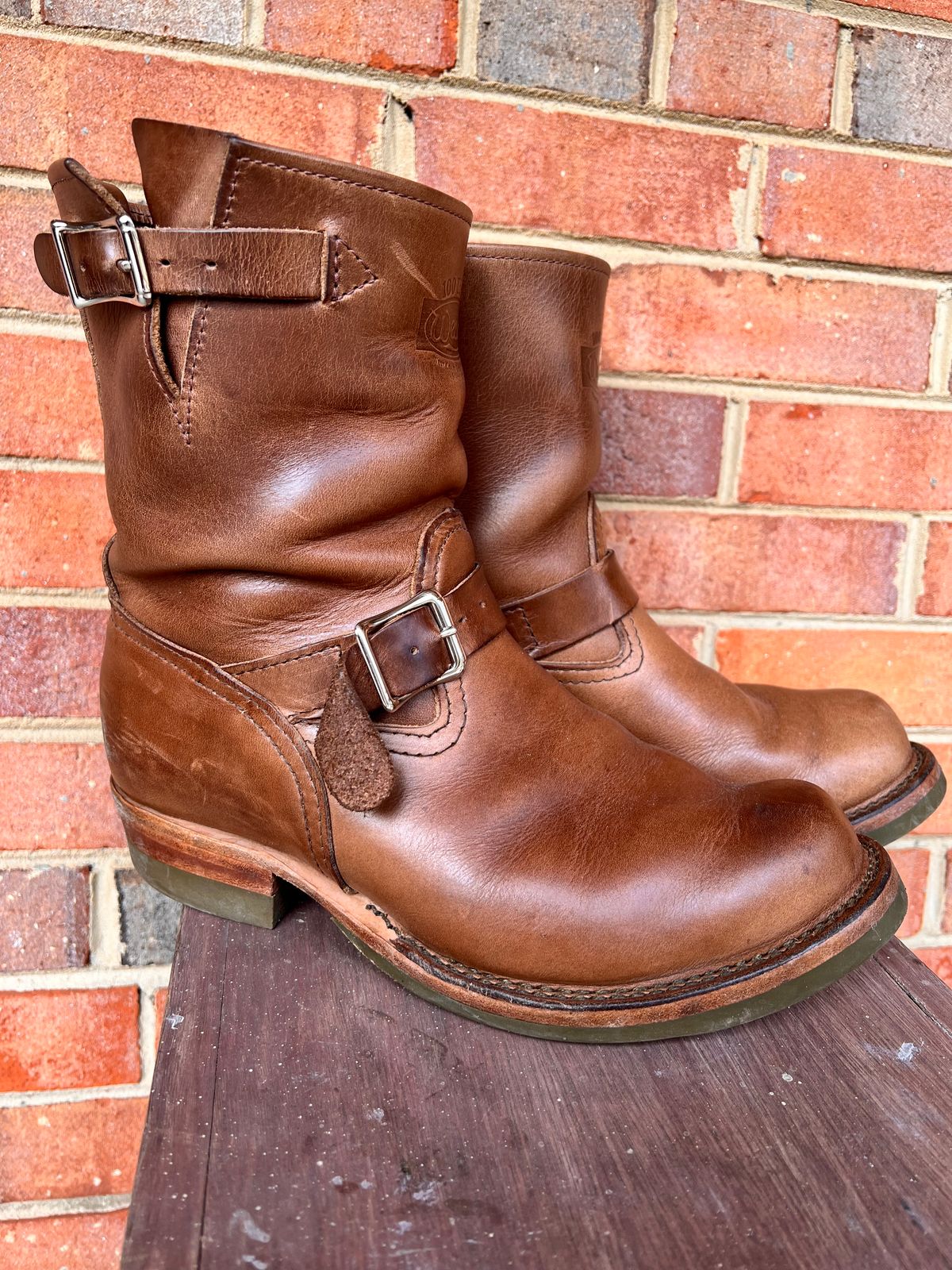 Photo by PonyTetrich on February 2, 2025 of the Wesco Boss Engineer Boot in Horween Natural Chromexcel.