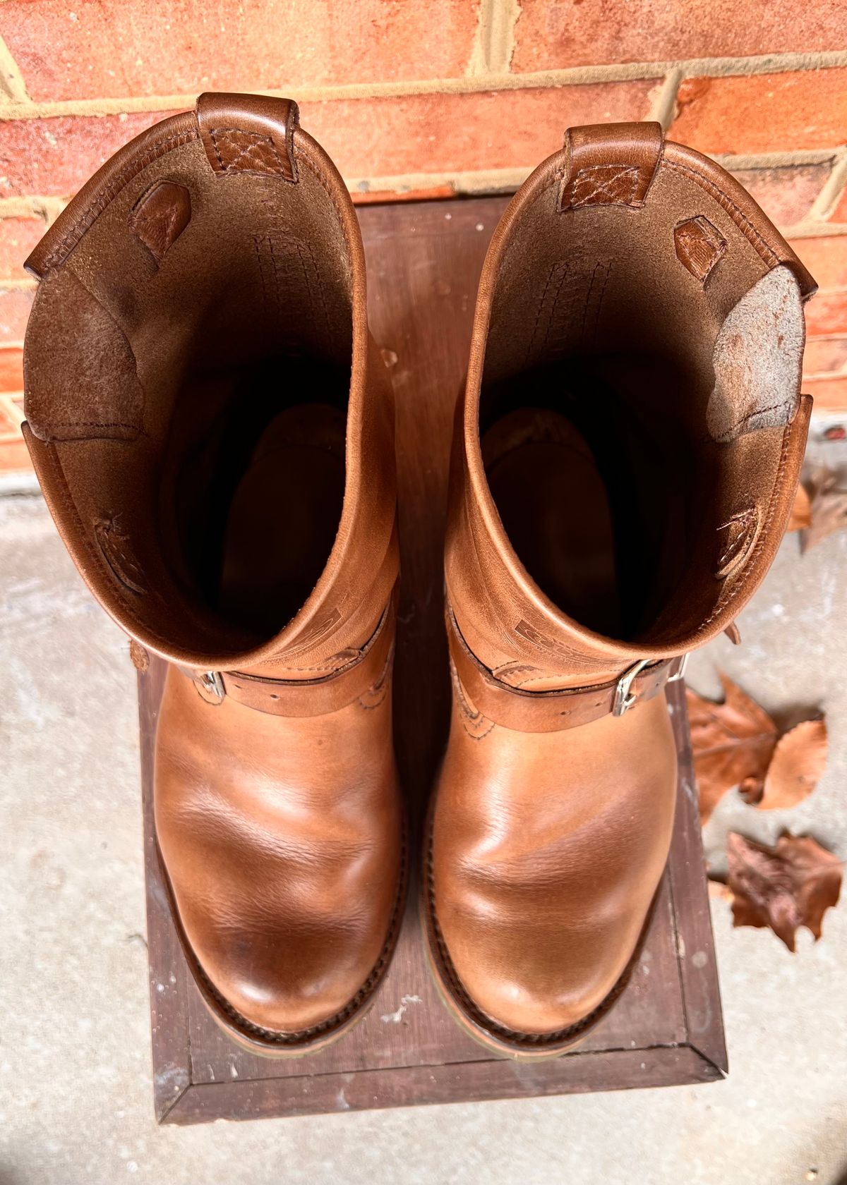 Photo by PonyTetrich on February 2, 2025 of the Wesco Boss Engineer Boot in Horween Natural Chromexcel.