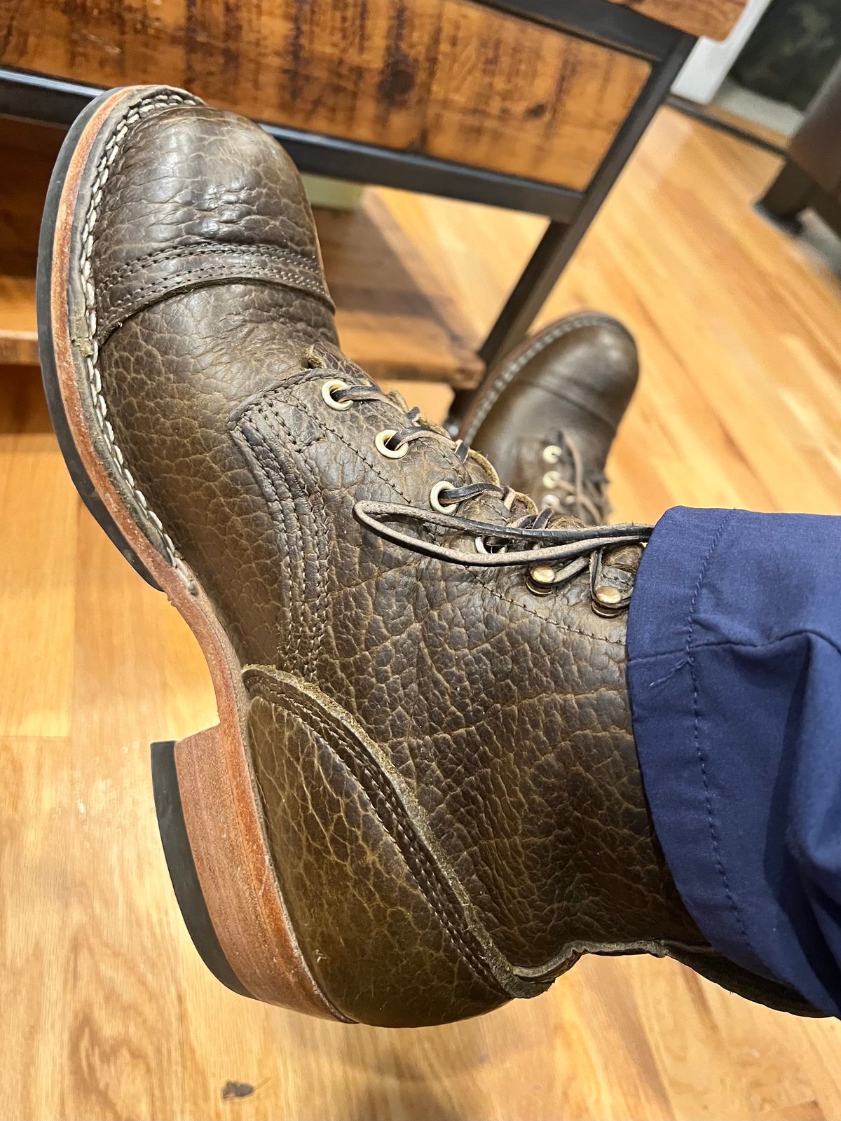 Photo by PonyTetrich on December 10, 2023 of the Nicks MTO in Law Tanning Olive Smooth Shruken Bison.