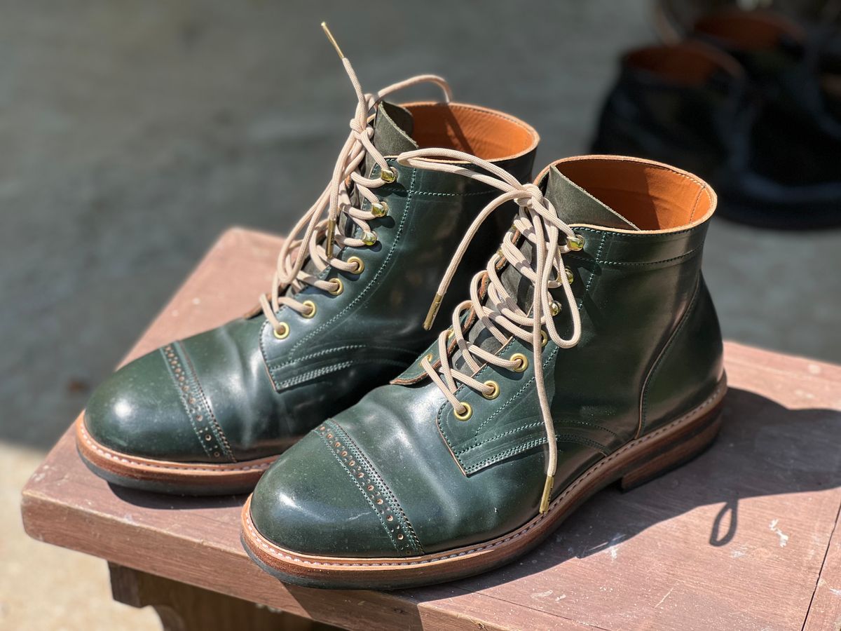 Photo by PonyTetrich on August 27, 2023 of the Junkard SC2089 in Rocado Green Shell Cordovan.