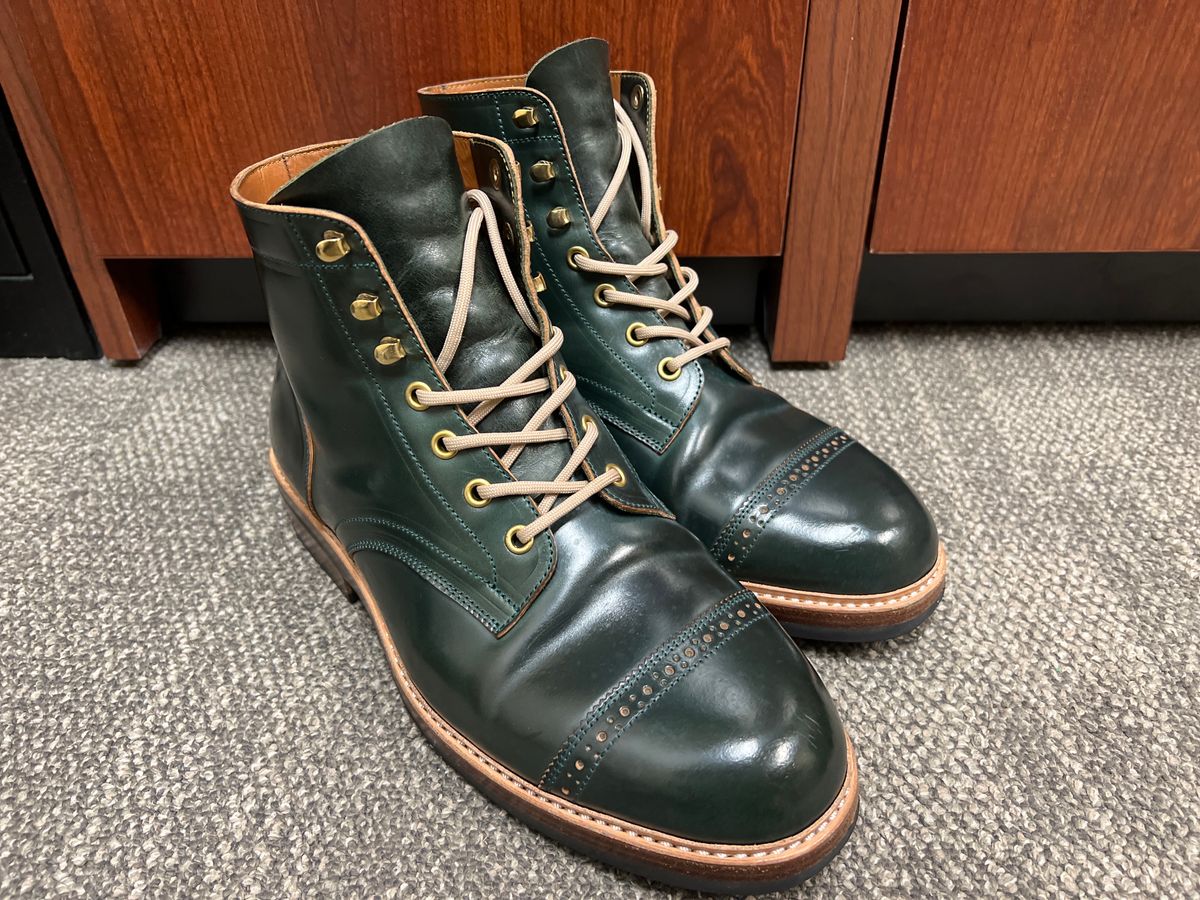 Photo by PonyTetrich on August 31, 2023 of the Junkard SC2089 in Rocado Green Shell Cordovan.