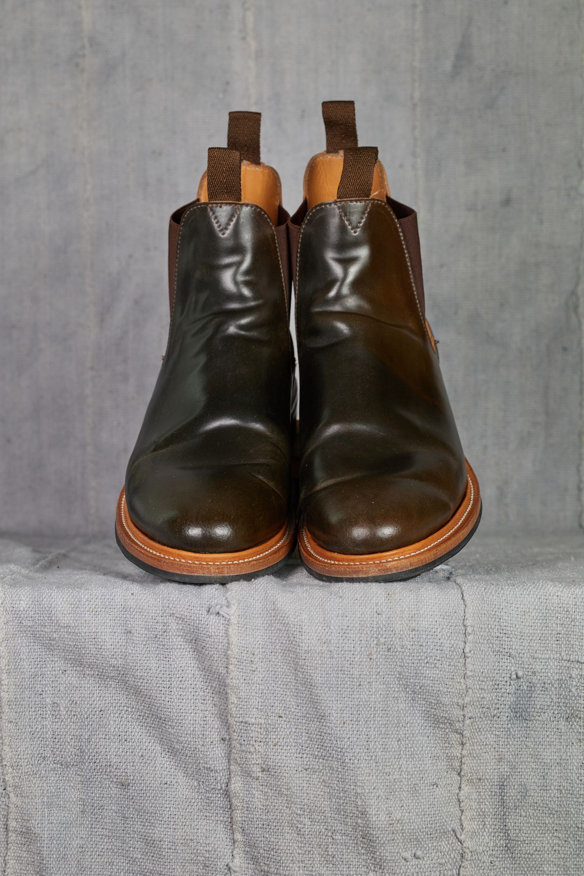 Photo by radamushotto on February 2, 2023 of the Viberg Chelsea in Horween Dark Cognac Shell Cordovan.