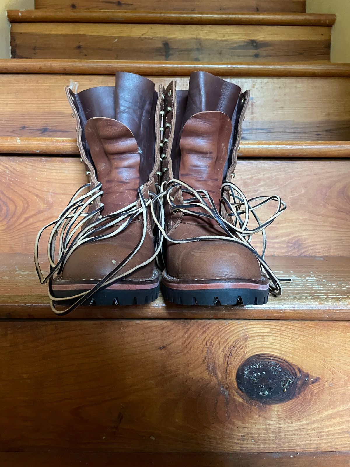 Photo by jjk_boots on October 2, 2022 of the Nicks Overlander in Seidel 1964 Brown.
