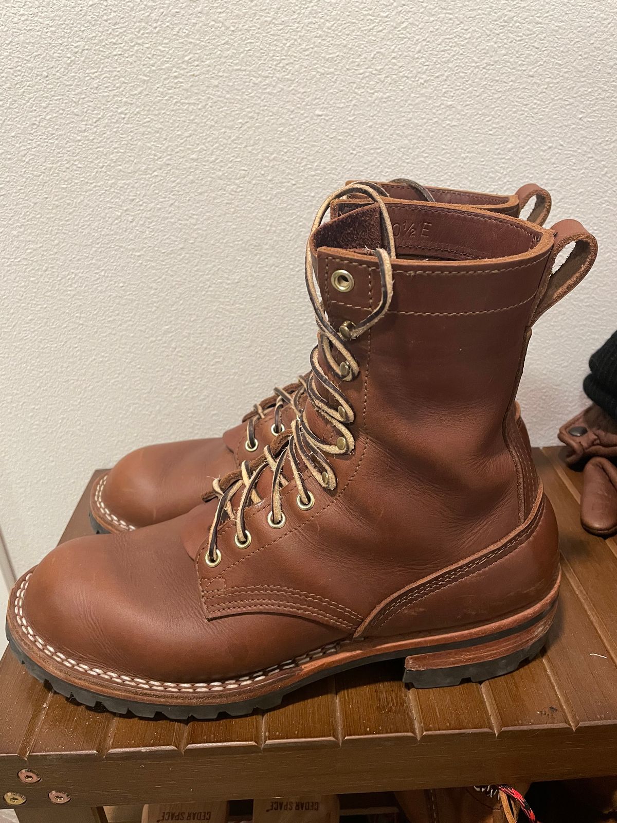 Photo by jjk_boots on December 5, 2022 of the Nicks Overlander in Seidel 1964 Brown.