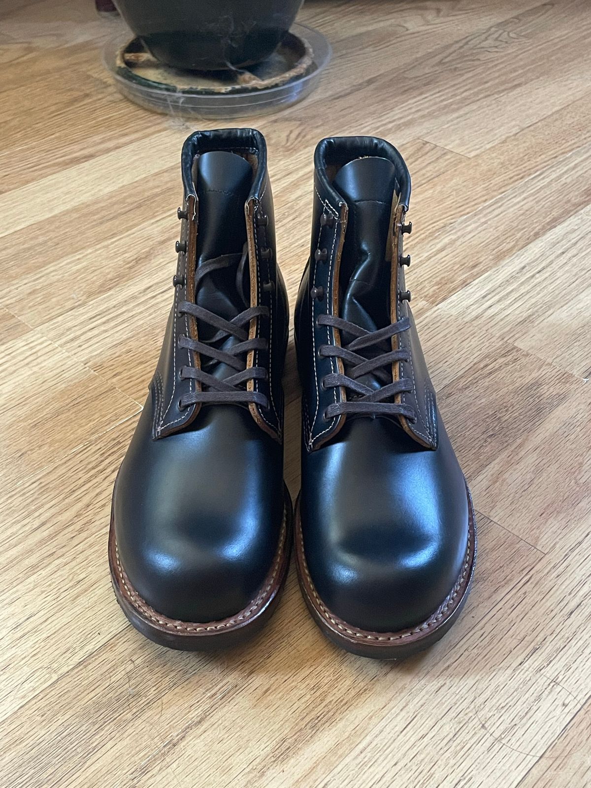 Photo by Ender on October 2, 2022 of the Red Wing Beckman Flatbox in S.B. Foot Black Klondike.