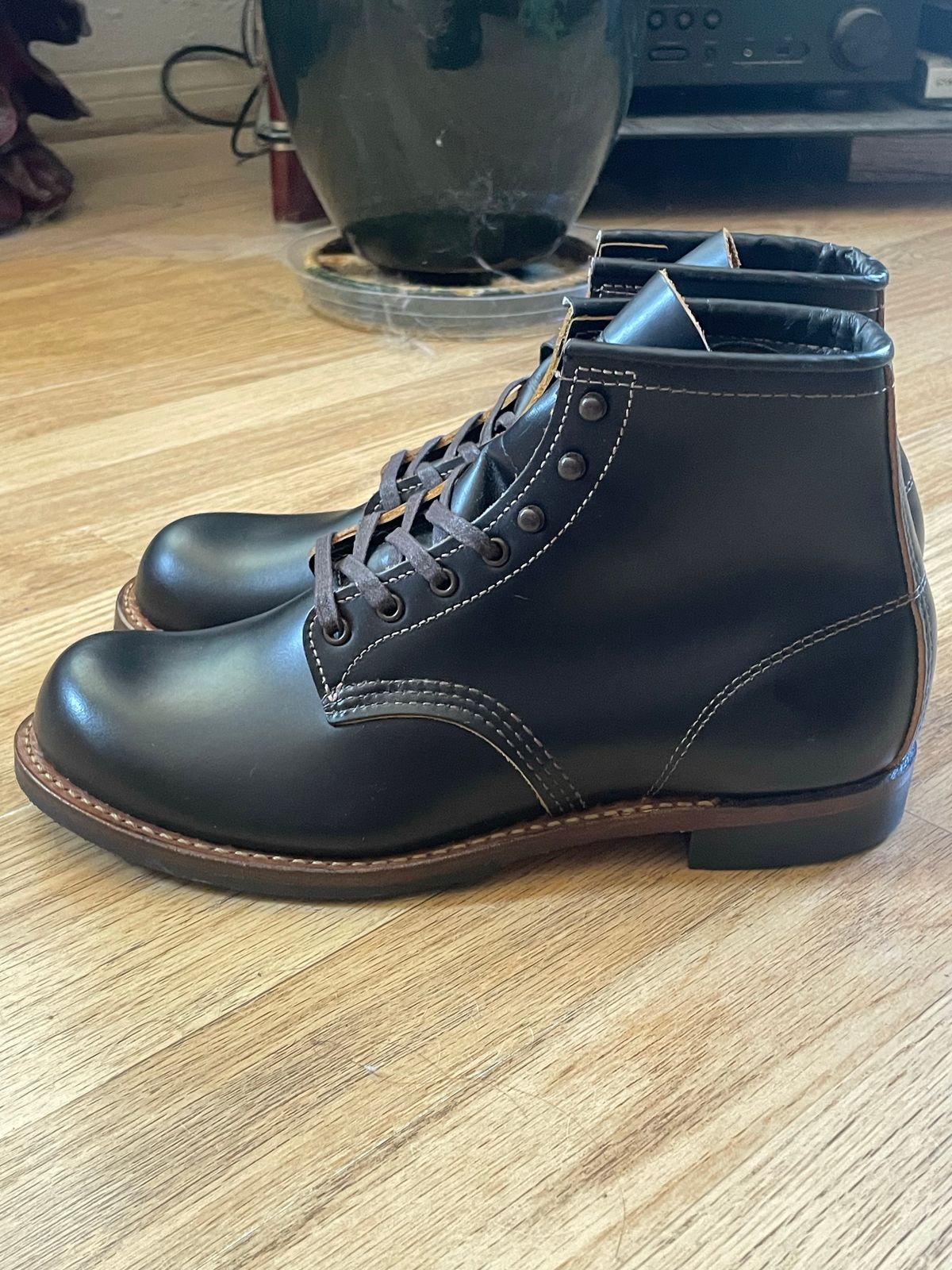 Photo by Ender on October 2, 2022 of the Red Wing Beckman Flatbox in S.B. Foot Black Klondike.