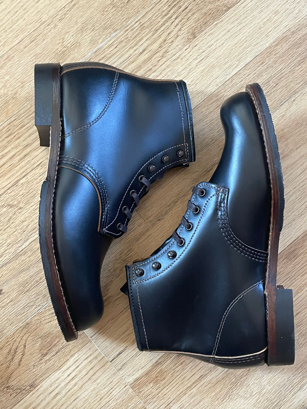 Photo by Ender on October 2, 2022 of the Red Wing Beckman Flatbox in S.B. Foot Black Klondike.
