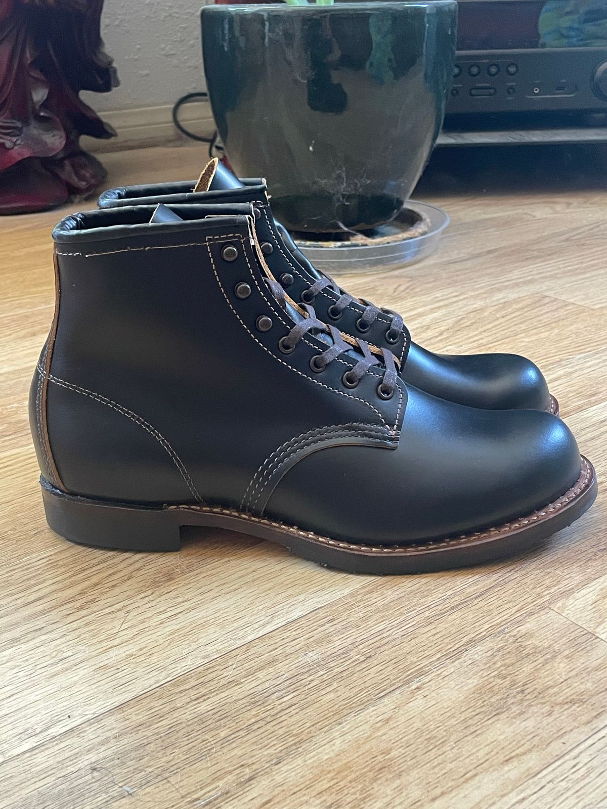 Photo by Ender on October 2, 2022 of the Red Wing Beckman Flatbox in S.B. Foot Black Klondike.