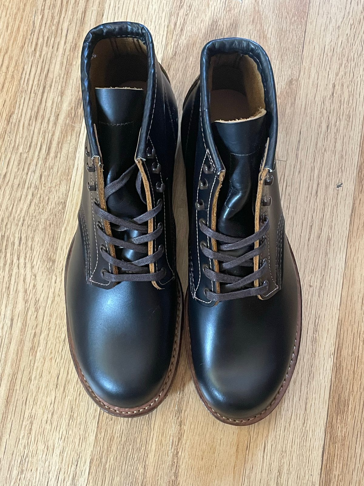 Photo by Ender on October 2, 2022 of the Red Wing Beckman Flatbox in S.B. Foot Black Klondike.
