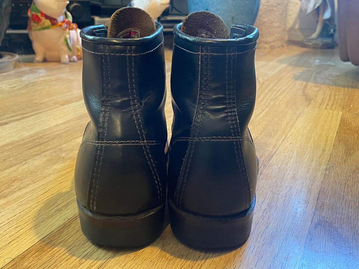Photo by Ender on November 5, 2022 of the Red Wing Beckman Flatbox in S.B. Foot Black Klondike.