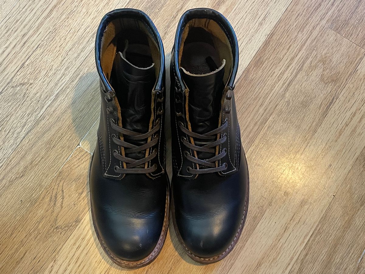 Photo by Ender on November 5, 2022 of the Red Wing Beckman Flatbox in S.B. Foot Black Klondike.