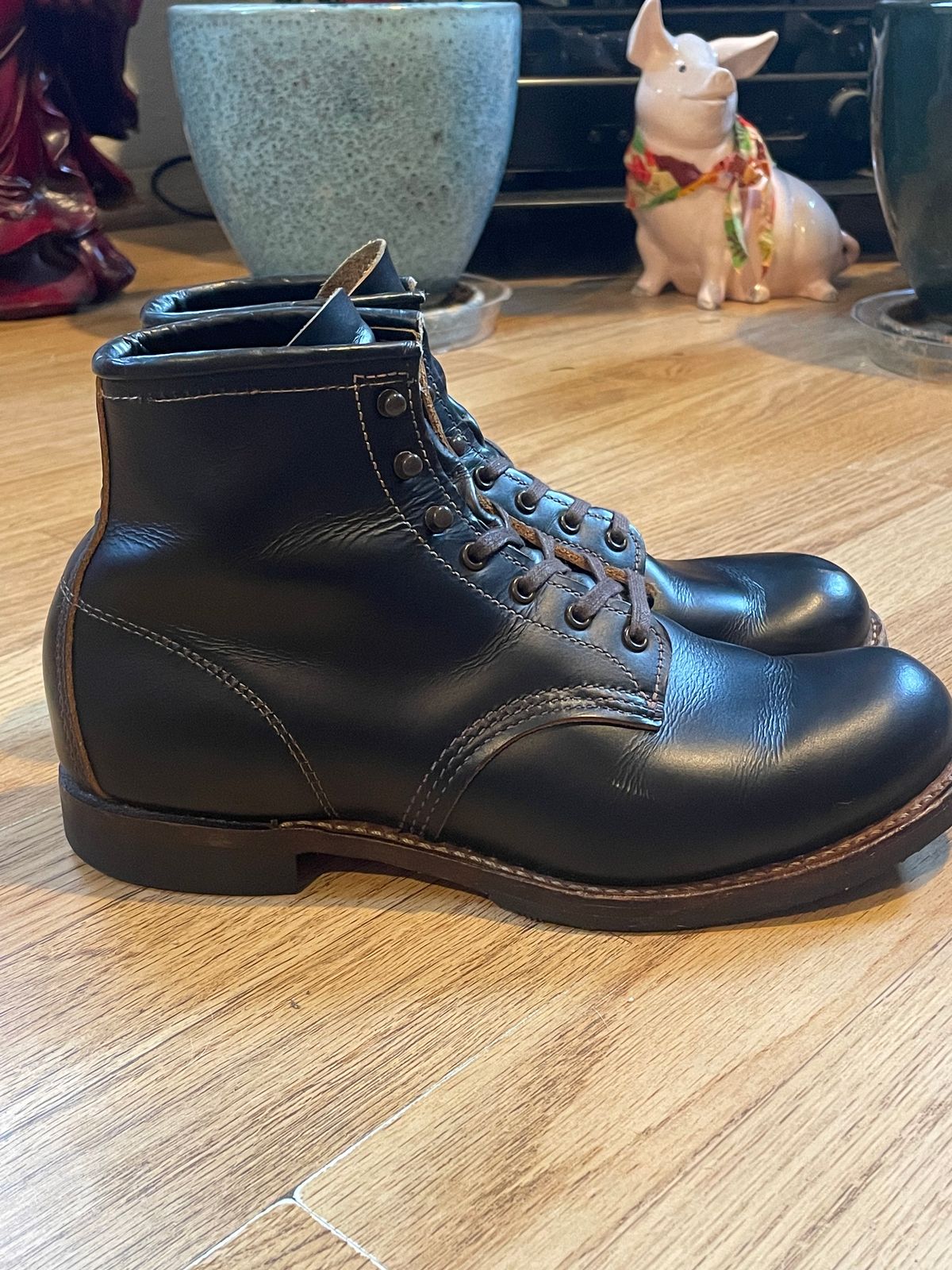 Photo by Ender on January 5, 2023 of the Red Wing Beckman Flatbox in S.B. Foot Black Klondike.