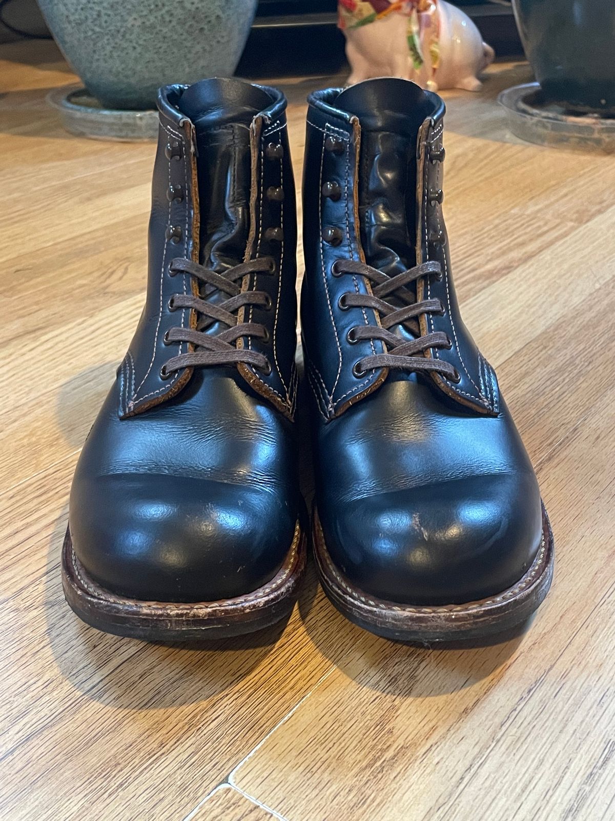 Photo by Ender on January 5, 2023 of the Red Wing Beckman Flatbox in S.B. Foot Black Klondike.