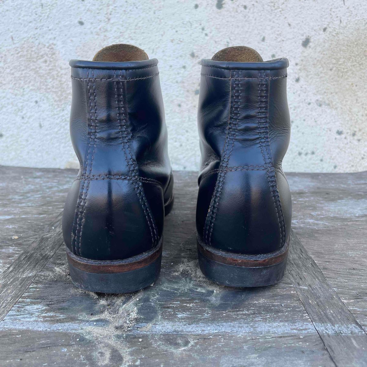 Photo by Ender on March 2, 2023 of the Red Wing Beckman Flatbox in S.B. Foot Black Klondike.