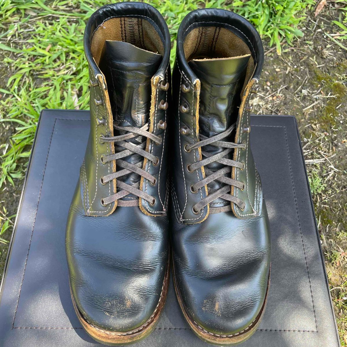 Photo by Ender on April 1, 2023 of the Red Wing Beckman Flatbox in S.B. Foot Black Klondike.