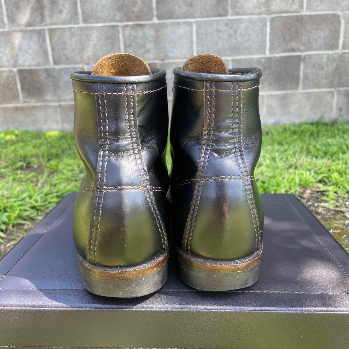 Photo by Ender on April 1, 2023 of the Red Wing Beckman Flatbox in S.B. Foot Black Klondike.
