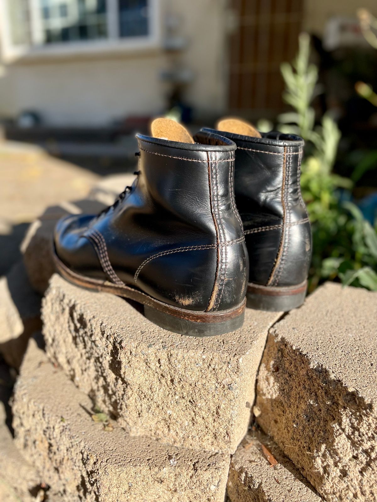 Photo by Ender on December 4, 2023 of the Red Wing Beckman Flatbox in S.B. Foot Black Klondike.
