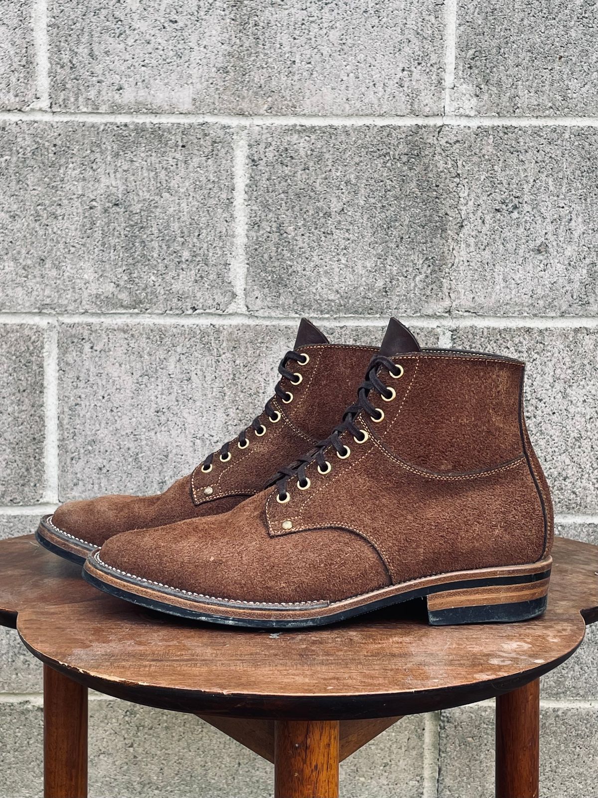 Photo by Ender on November 6, 2024 of the Iron Boots x Østmo Type 1 in Seidel Brown Oil Tan.
