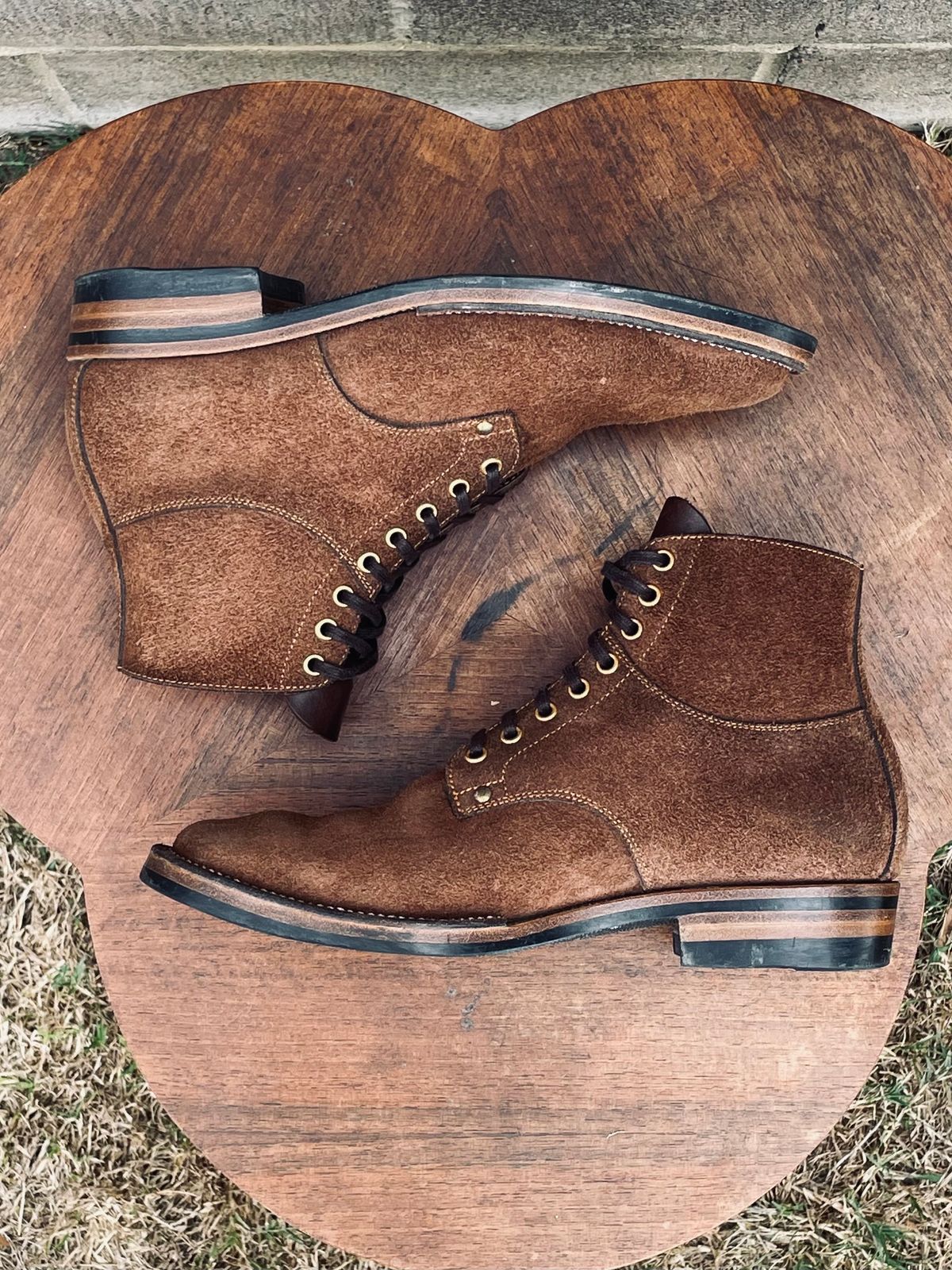 Photo by Ender on November 6, 2024 of the Iron Boots x Østmo Type 1 in Seidel Brown Oil Tan.