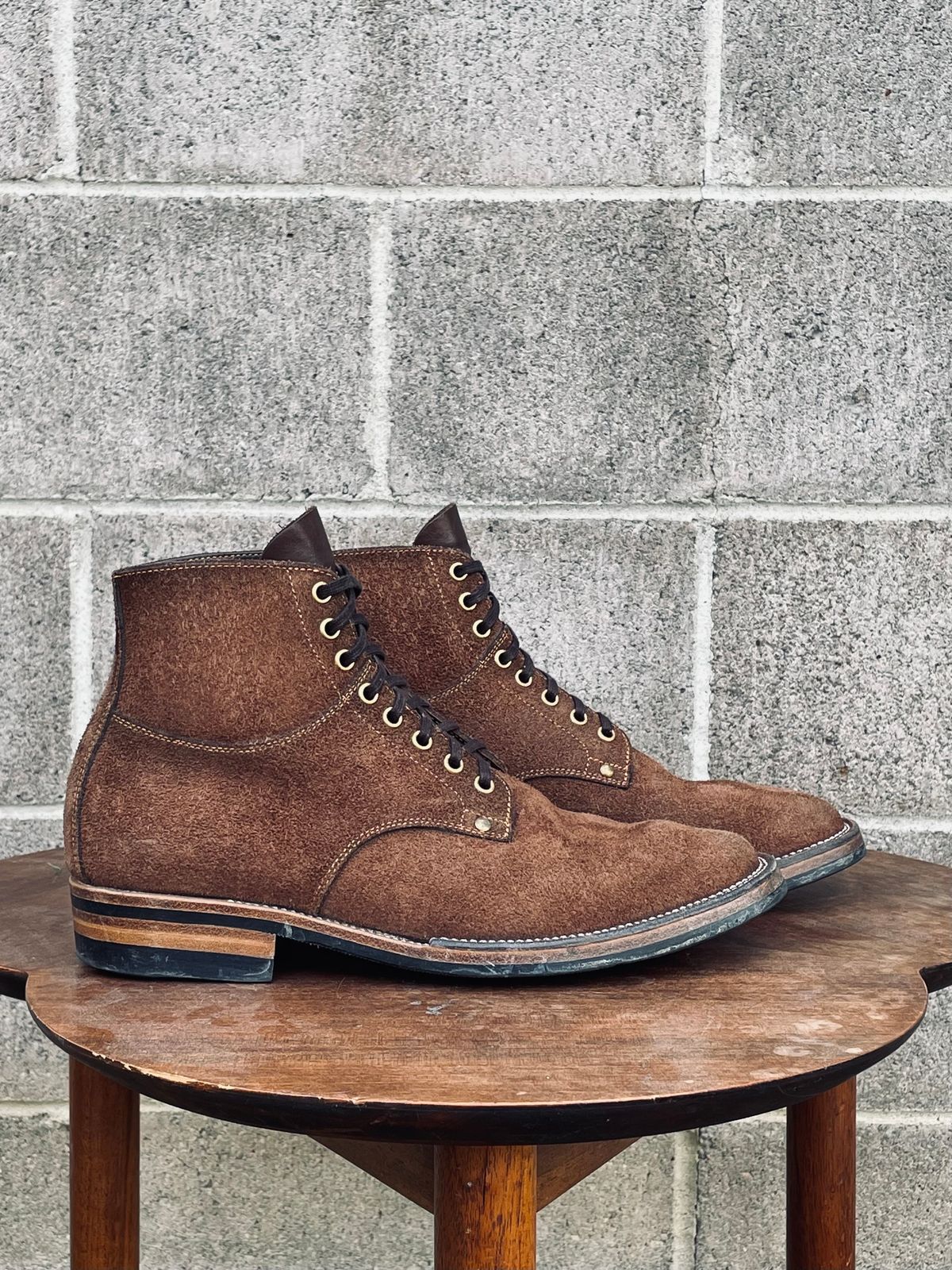 Photo by Ender on November 6, 2024 of the Iron Boots x Østmo Type 1 in Seidel Brown Oil Tan.