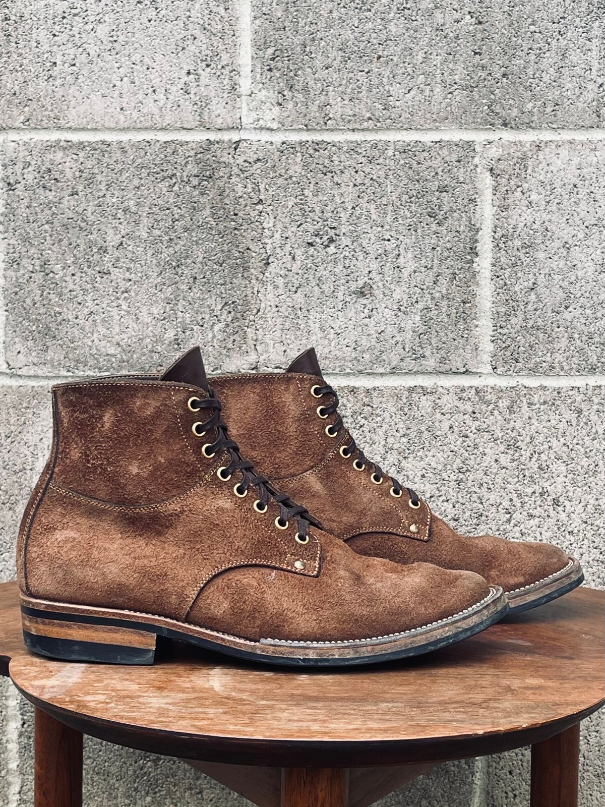 Photo by Ender on December 5, 2024 of the Iron Boots x Østmo Type 1 in Seidel Brown Oil Tan.