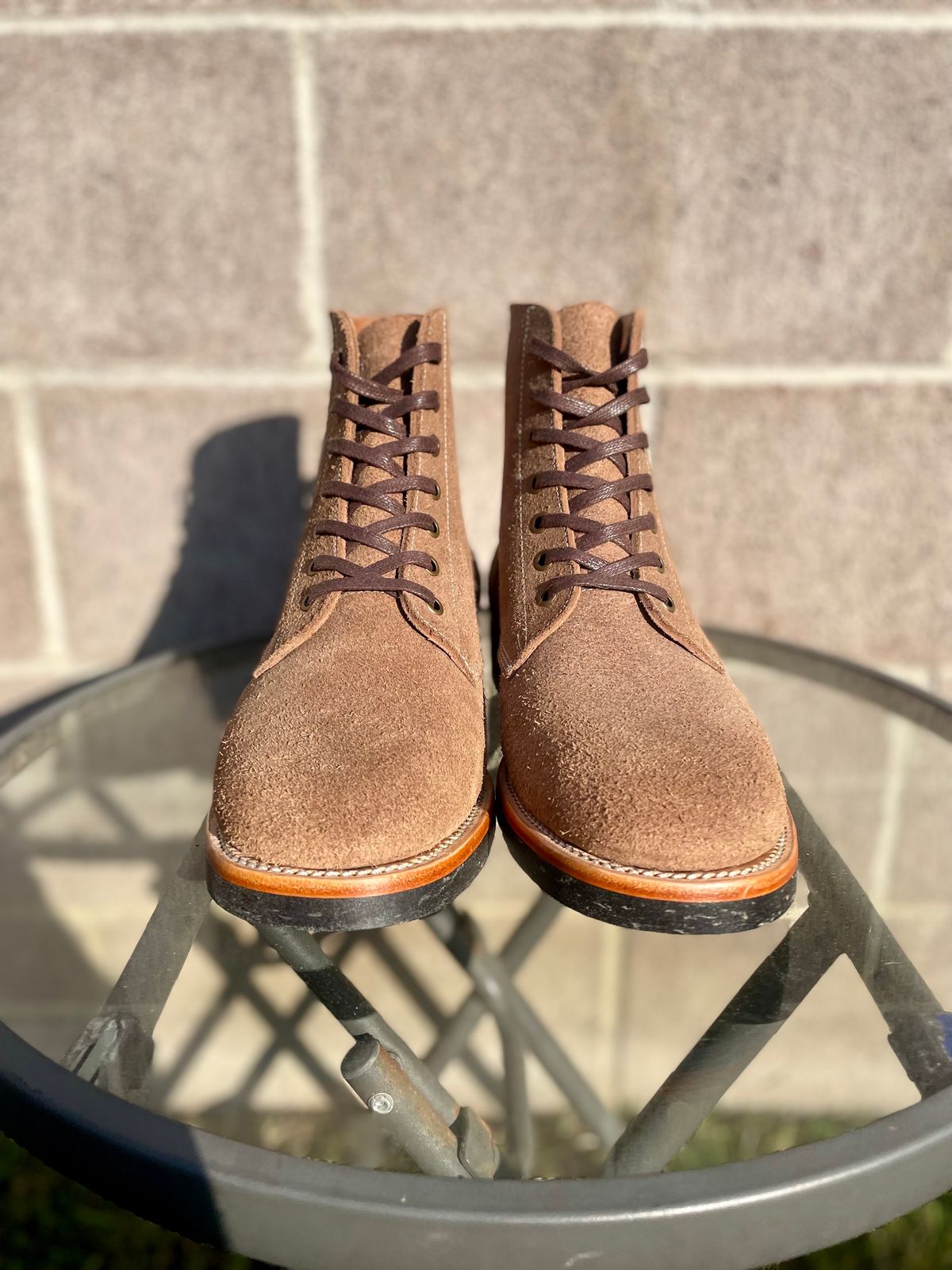 Photo by Ender on October 2, 2023 of the Briselblack The Hawk in Horween Natural Chromexcel Roughout.