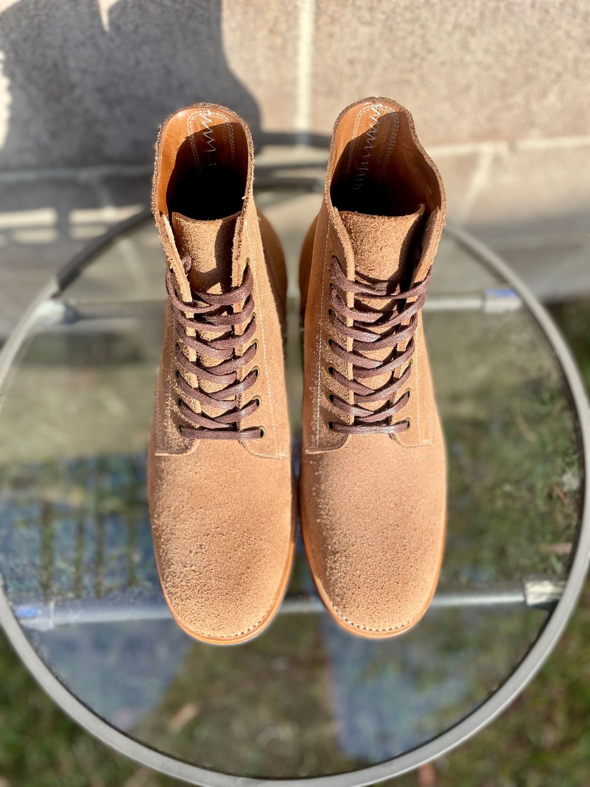 Photo by Ender on October 2, 2023 of the Briselblack The Hawk in Horween Natural Chromexcel Roughout.