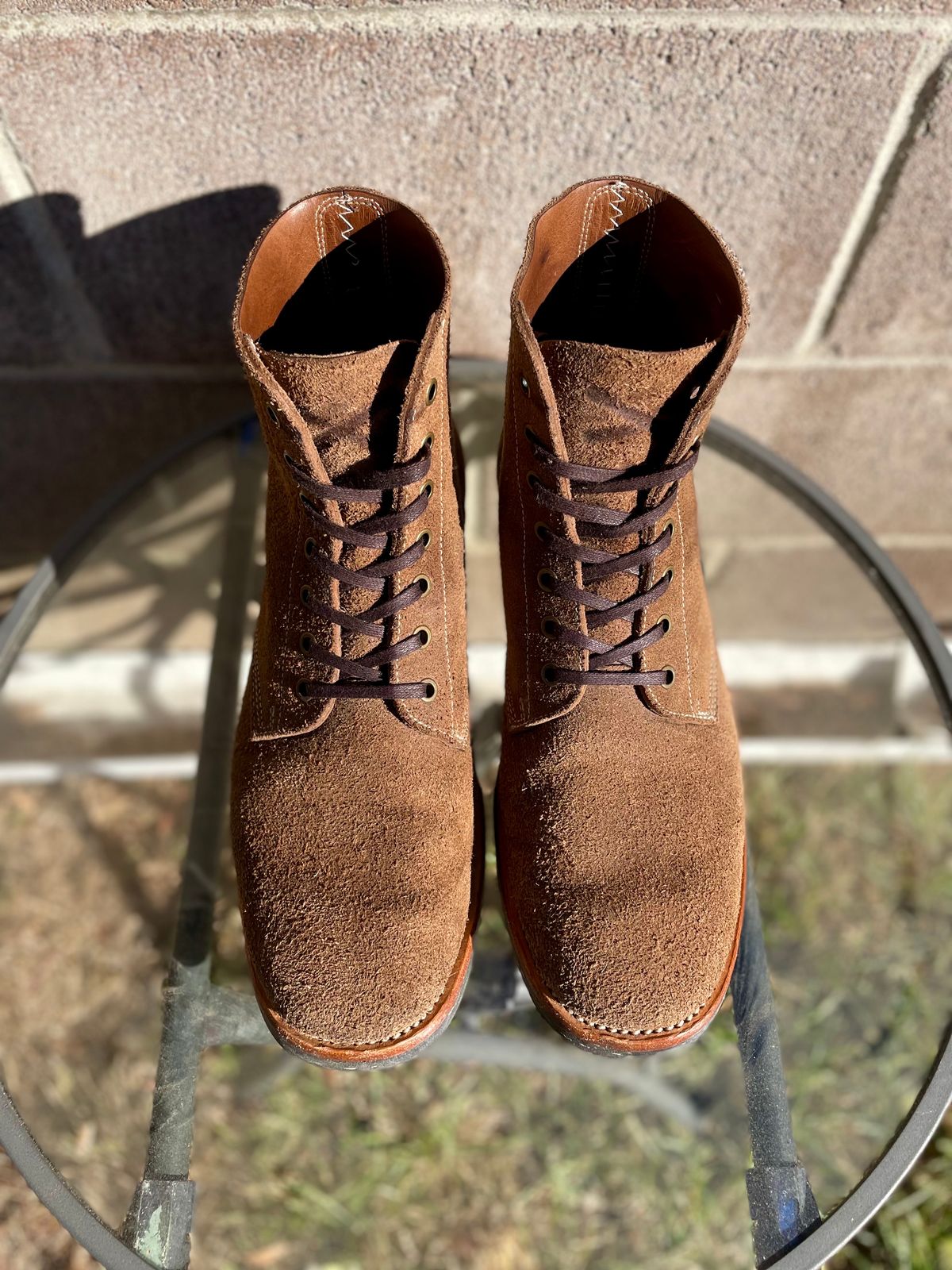 Photo by Ender on November 1, 2023 of the Briselblack The Hawk in Horween Natural Chromexcel Roughout.