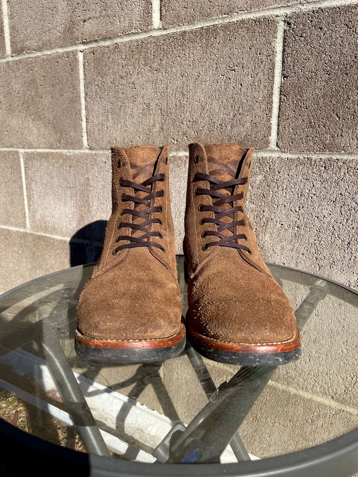 Photo by Ender on November 1, 2023 of the Briselblack The Hawk in Horween Natural Chromexcel Roughout.