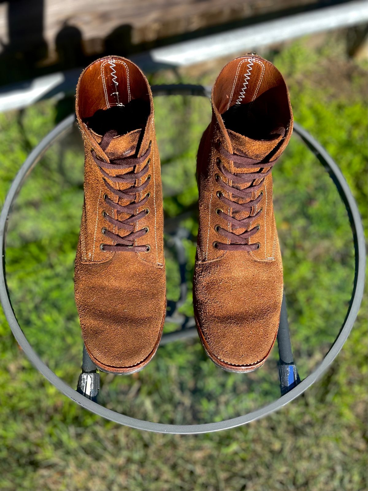 Photo by Ender on February 5, 2024 of the Briselblack The Hawk in Horween Natural Chromexcel Roughout.