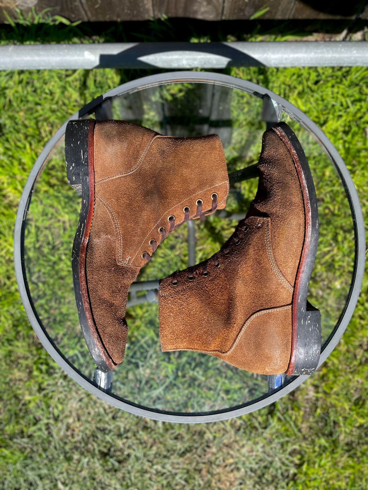 Photo by Ender on March 5, 2024 of the Briselblack The Hawk in Horween Natural Chromexcel Roughout.